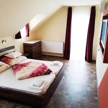 Borostyan Panzio Balatonfuered Bed & Breakfast Dış mekan fotoğraf