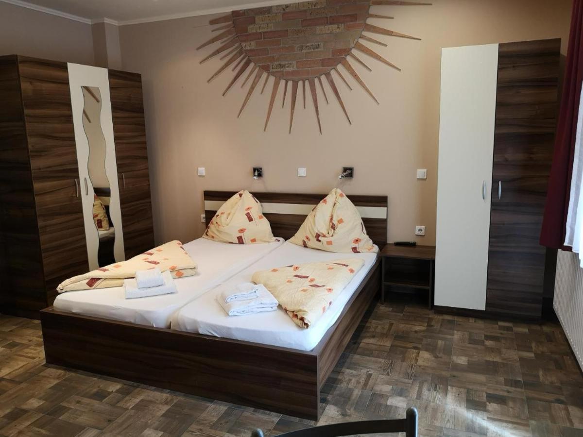 Borostyan Panzio Balatonfuered Bed & Breakfast Dış mekan fotoğraf