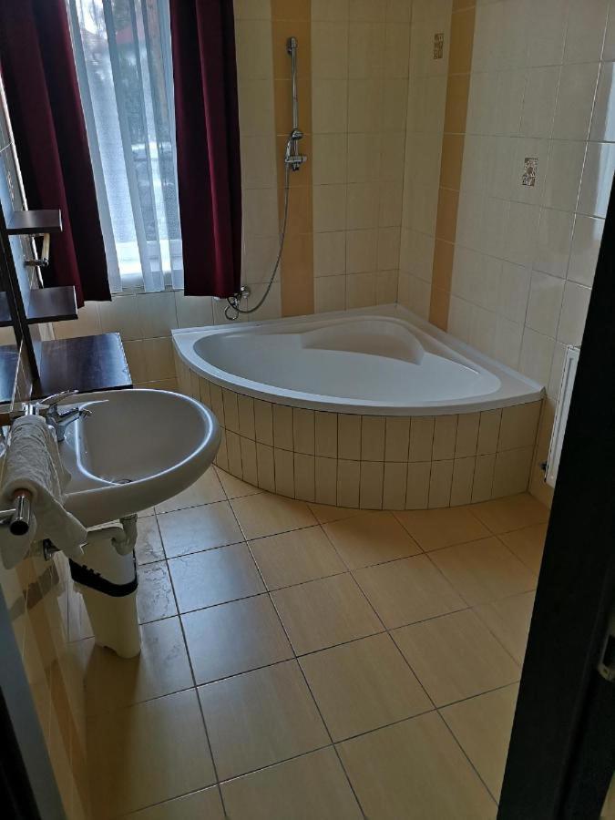 Borostyan Panzio Balatonfuered Bed & Breakfast Dış mekan fotoğraf
