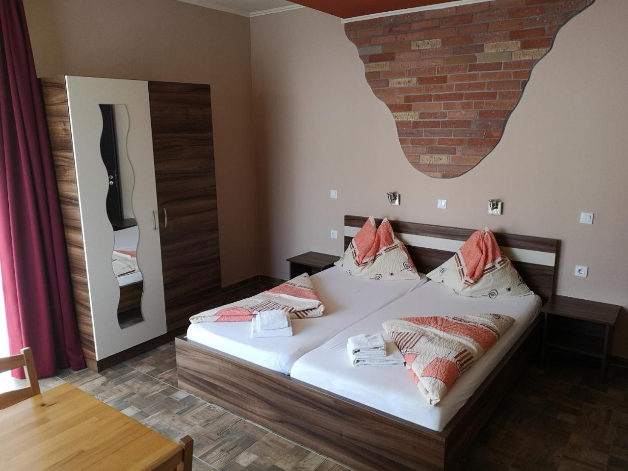 Borostyan Panzio Balatonfuered Bed & Breakfast Dış mekan fotoğraf